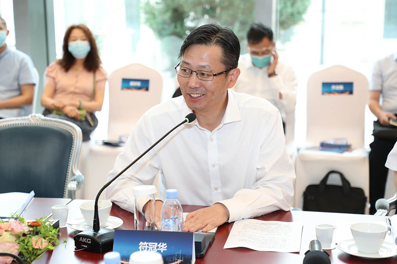 “老交通”智庫執(zhí)行副主任、蘇交科集團董事長符冠華主持沙龍.jpg